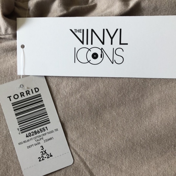 Last chance! - NWT! Vinyl Icons Kiss shirt! 💋 - Picture 6 of 8